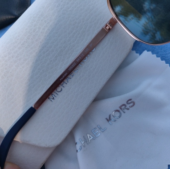 Michael Kors - Picture 3 of 4